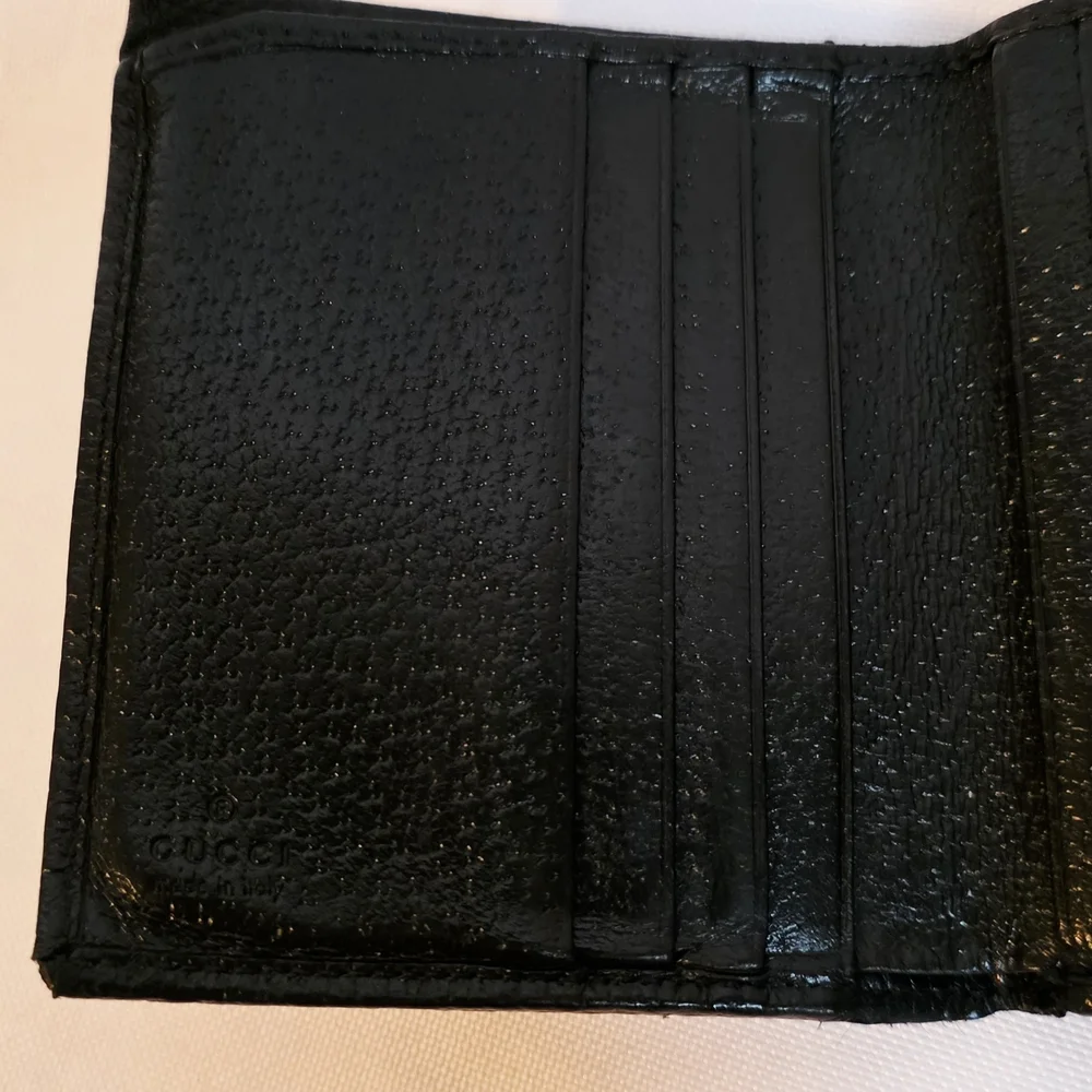 Gucci Black Compact Monogram Rehabbed Wallet With Floral Embroidered Patches - Picture 12 of 15